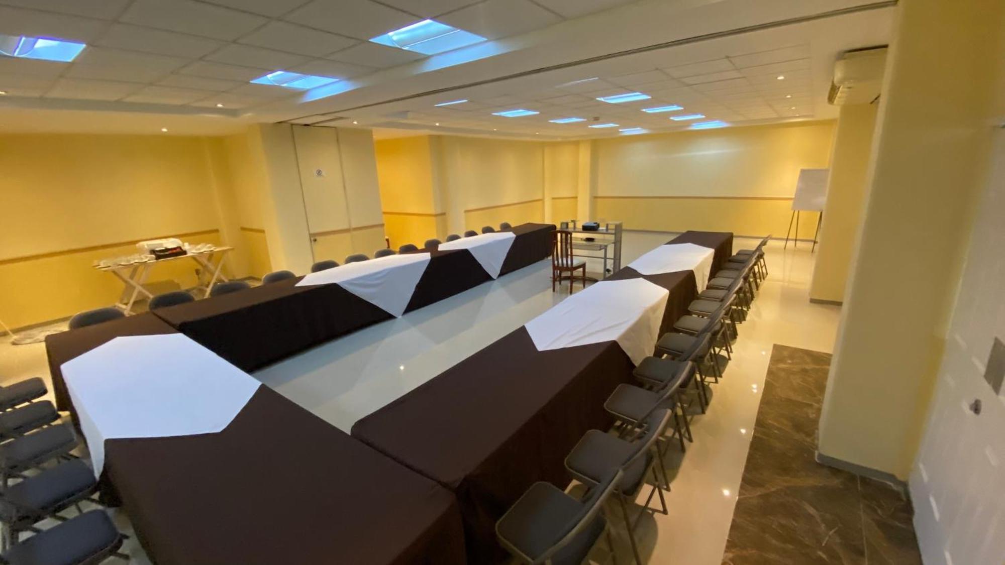Hotel Enterprise Inn Poliforum เลออน ภายนอก รูปภาพ